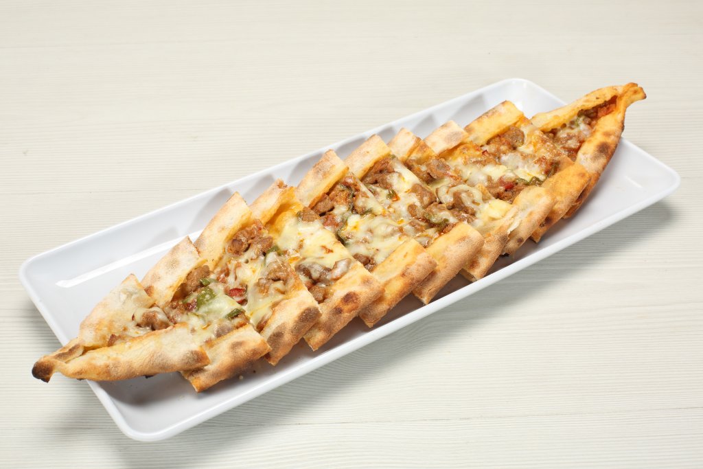Karışık Pide ( Kuşbaşı , Kıyma,Kaşar)