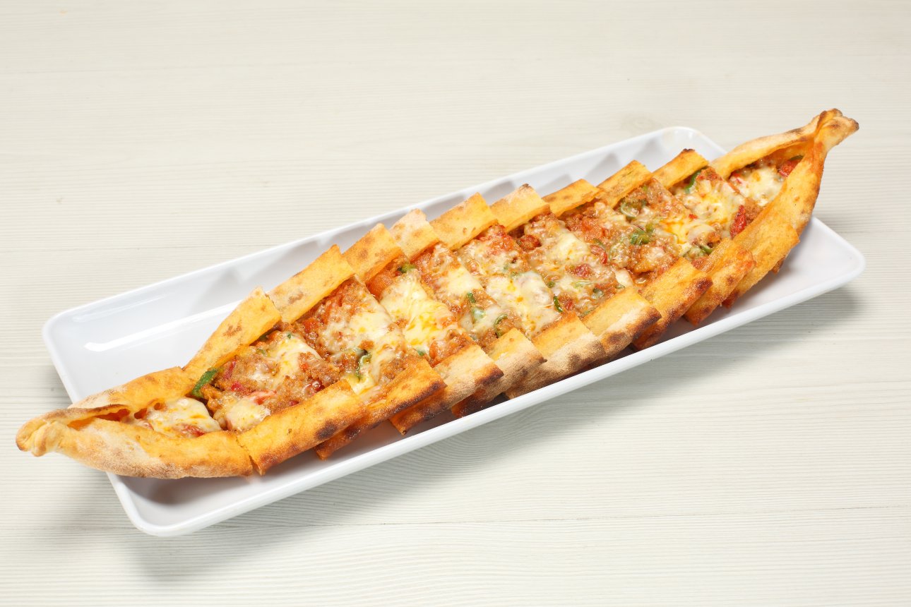 Kıymalı Kaşarlı Pide